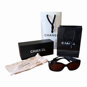 Chanel 5102 C.501/87 Black Sunglasses 54-17 135 Made in Italy w Case Box